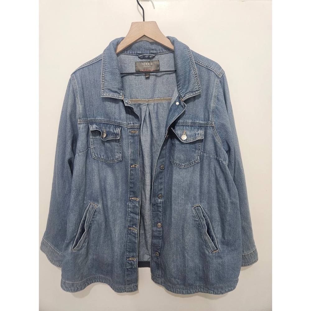 Torrid Womens Medium Wash Blue Denim Jacket 100% Cotton Plus Size‎ 3 3X 42221220